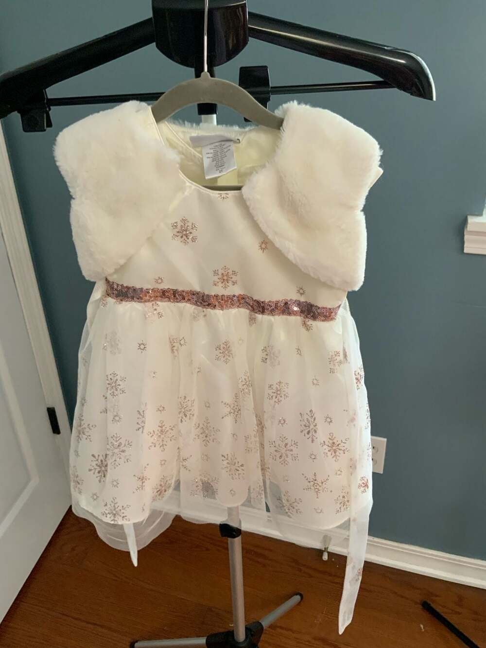 Jona Michelle Dress Size 2T Ivory White Snowflake Holiday Party Fur Jacket